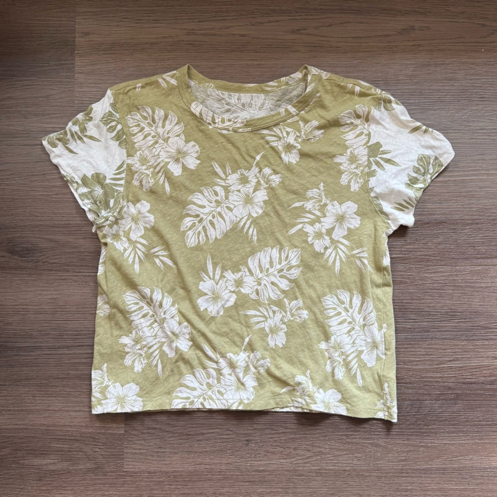 American Eagle Outfitters Green‎ and White Floral Top